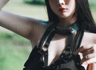 每一张落落Raku的泳衣图片更新，都是对夏天的另一种解读！
