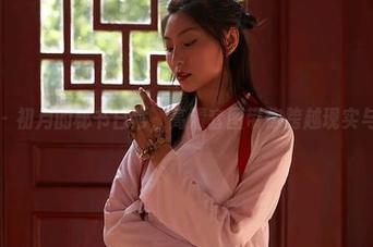 蜜桃社 – 初月的秘书日常，高清套图带你跨越现实与梦想！