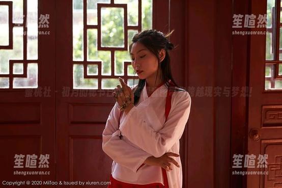 蜜桃社 - 初月的秘书日常，高清套图带你跨越现实与梦想！