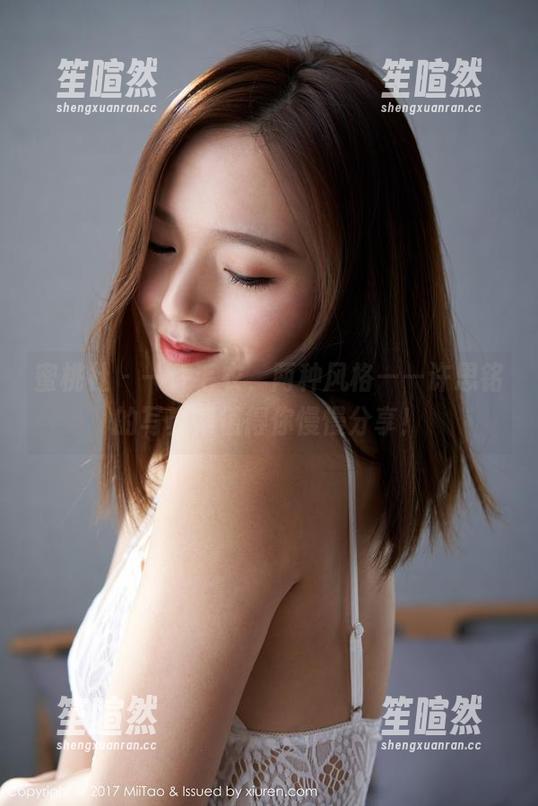 蜜桃社 - 一件毛衣，两种风格——许思铭的写真集值得你慢慢分享！