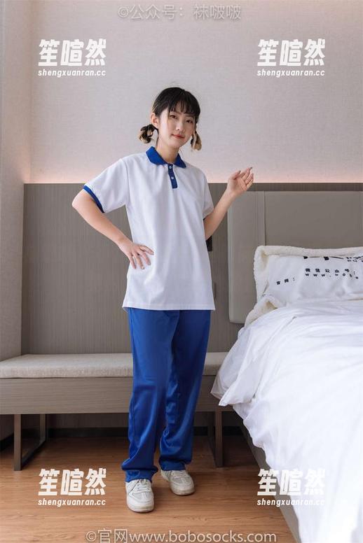 袜啵啵 - 小甜豆黑色蕾丝船袜私密写真，免费下载，感受她的魅惑