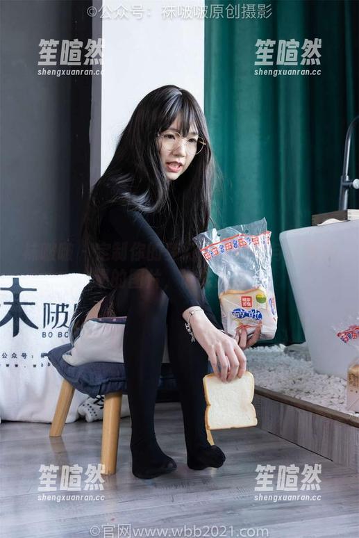 袜啵啵 - 定制你的梦幻：甜甜圈与红裙相遇的图片，谁能拒绝？