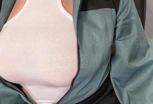 连体衣里藏着的故事：贝贝琪Becky的写真让人感叹！