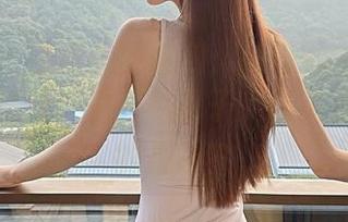 微密圈 – 白裙美图系列：超辣的林一的裙摆随风舞动，是在秀裙子，还是在勾引我的视线？