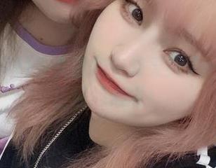 从闪月半的少女图包中感受到了一丝丝不正经的心理！