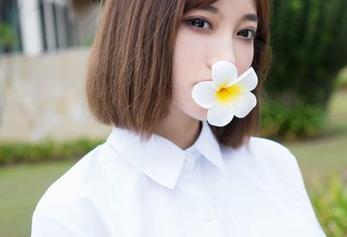 魅妍社 – 全套比基尼的芝芝Booty，谁说艺术只属于画布？