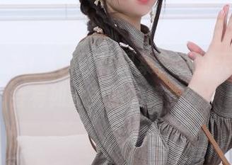 鹿野希的红发白网袜图集，我的天，怎么会有如此美丽的错觉？！